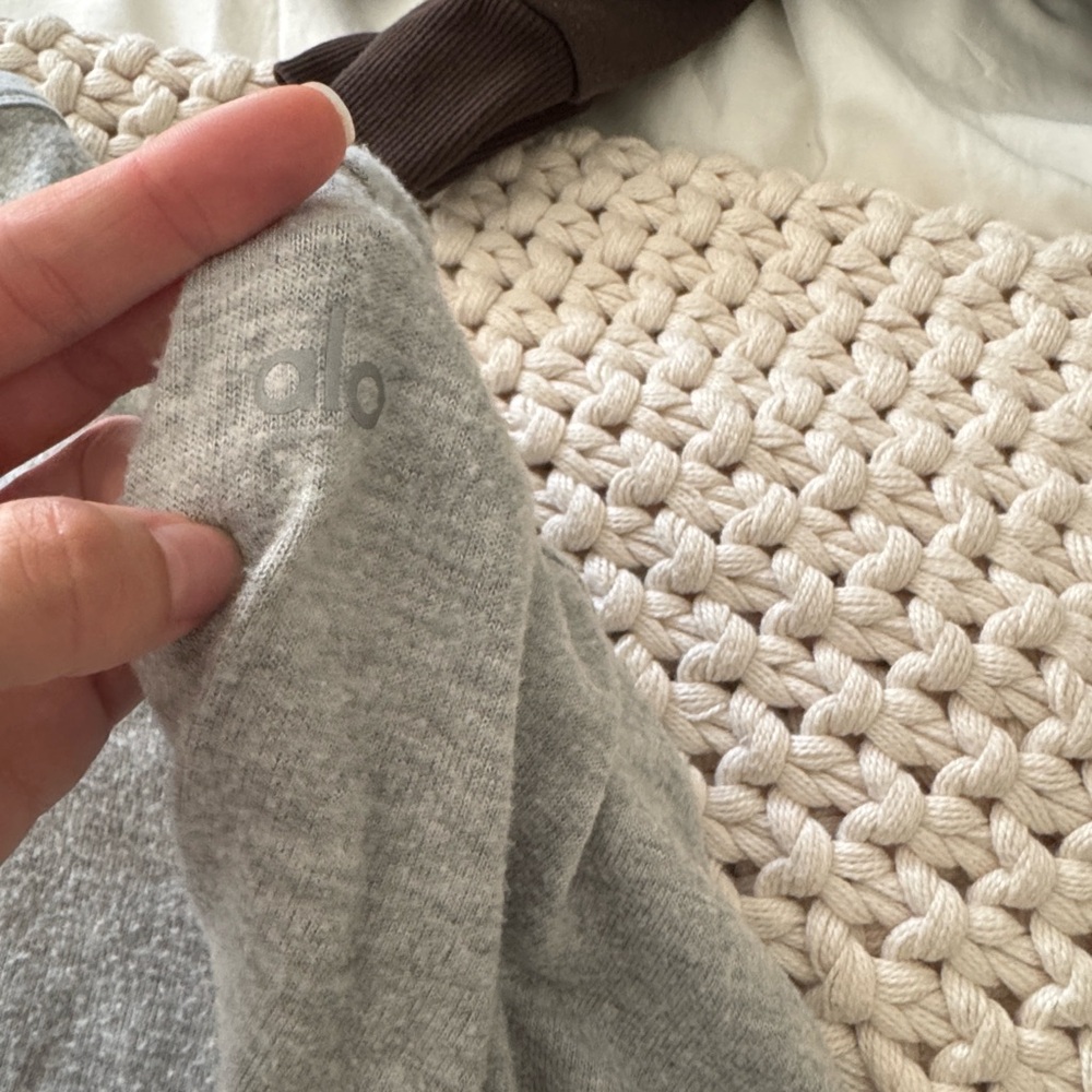 ALO Yoga Gray Long Sleeve Tee - Picture 3 of 4
